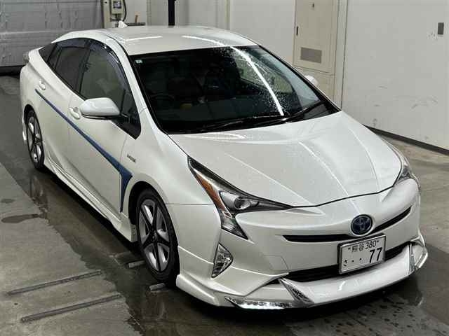 TOYOTA PRIUS — фото
