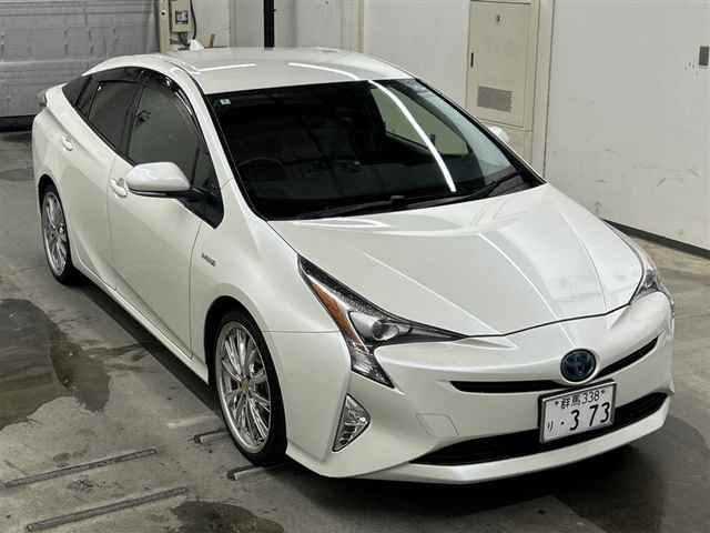 TOYOTA PRIUS — фото