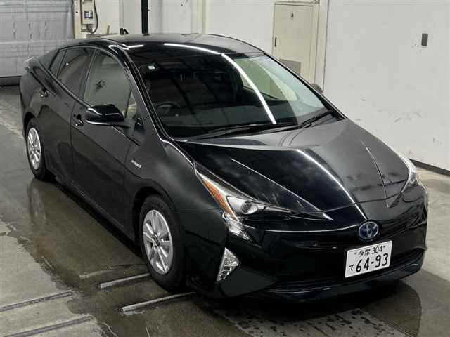 TOYOTA PRIUS — фото