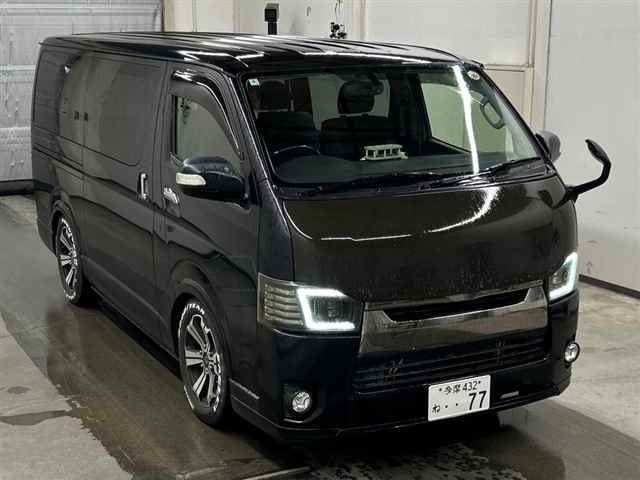 TOYOTA HIACE — фото