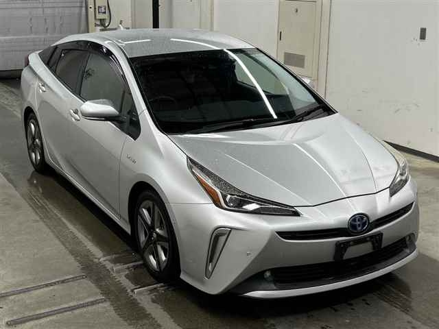 TOYOTA PRIUS — фото