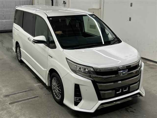 TOYOTA NOAH — фото