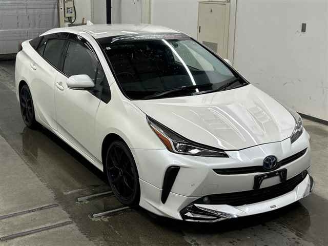 TOYOTA PRIUS — фото