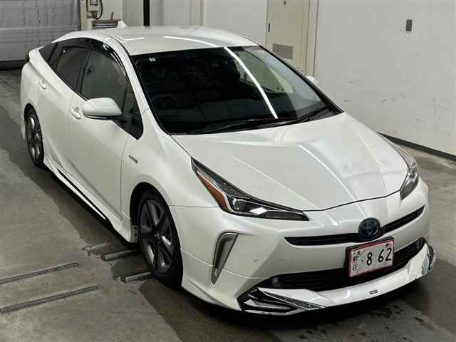 TOYOTA PRIUS — фото