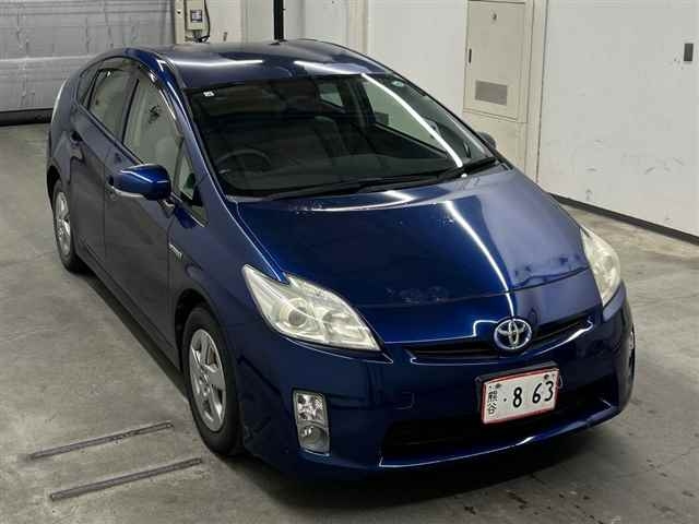 TOYOTA PRIUS — фото