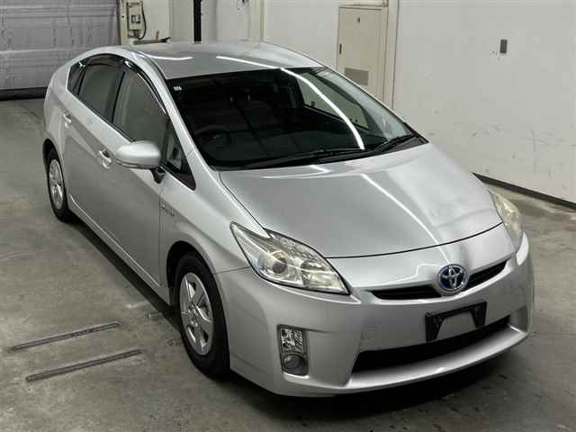 TOYOTA PRIUS — фото