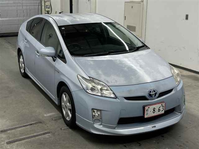 TOYOTA PRIUS — фото