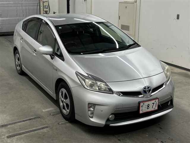 TOYOTA PRIUS — фото