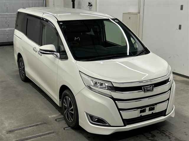 TOYOTA NOAH — фото