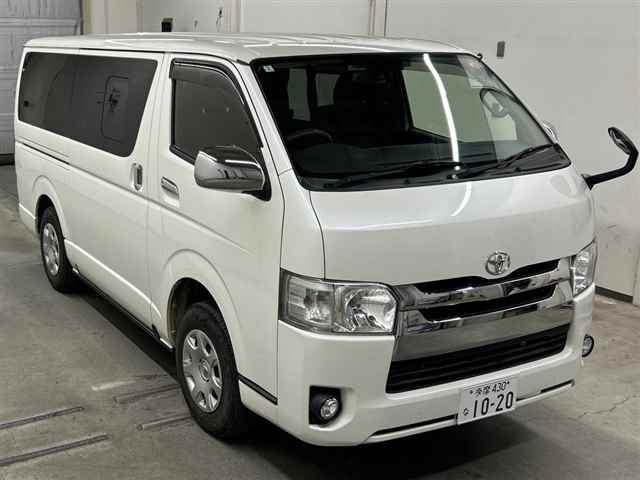 TOYOTA HIACE — фото