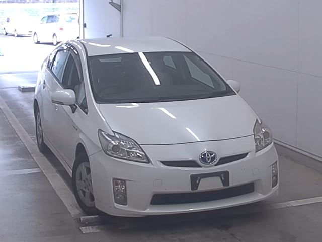 TOYOTA PRIUS — фото