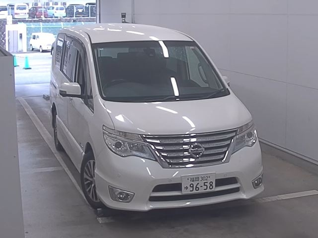 NISSAN SERENA — фото