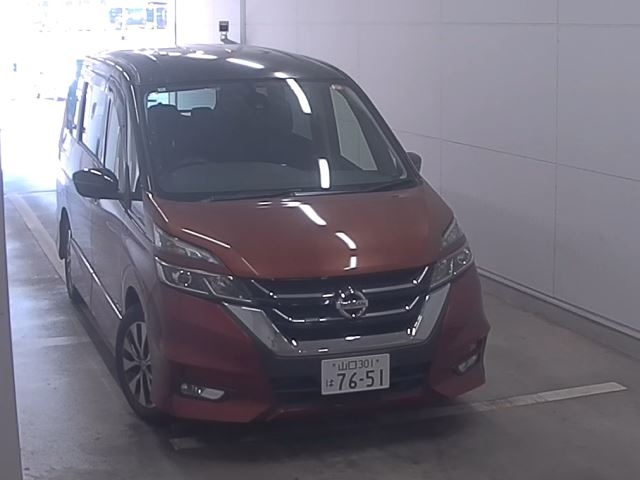 NISSAN SERENA — фото