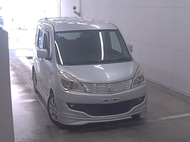 MITSUBISHI DELICA D2