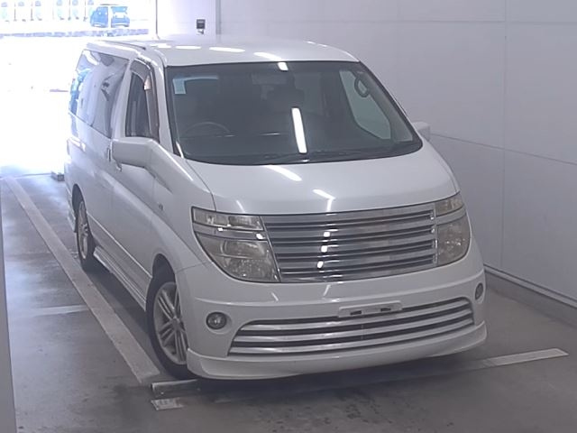 NISSAN ELGRAND — фото