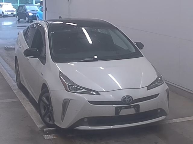 TOYOTA PRIUS — фото