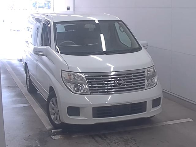 NISSAN ELGRAND — фото