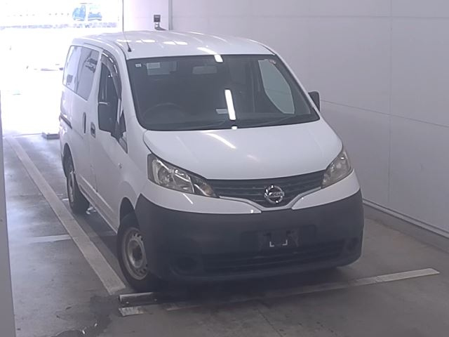 NISSAN NV200 — фото