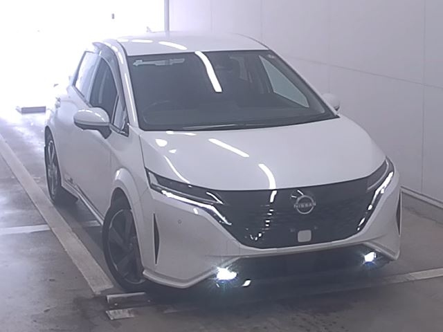 NISSAN AURA — фото