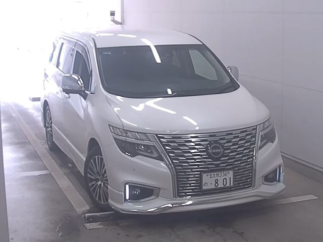 NISSAN ELGRAND — фото
