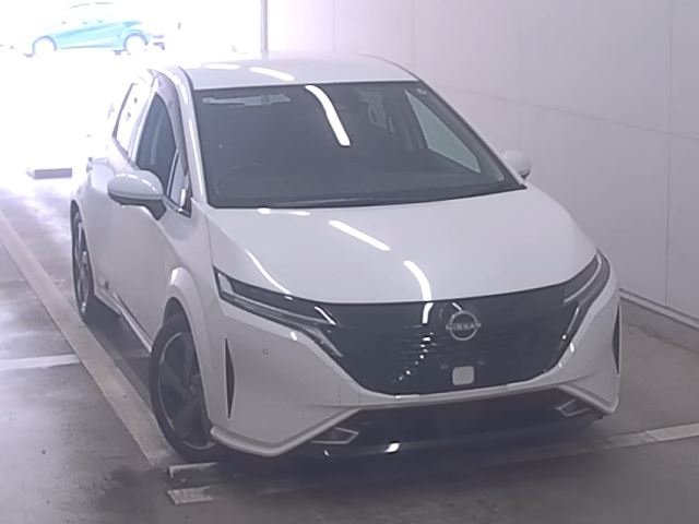 NISSAN AURA — фото