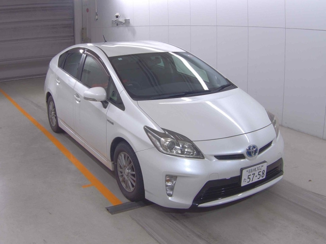 TOYOTA PRIUS — фото