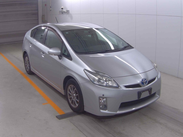 TOYOTA PRIUS — фото