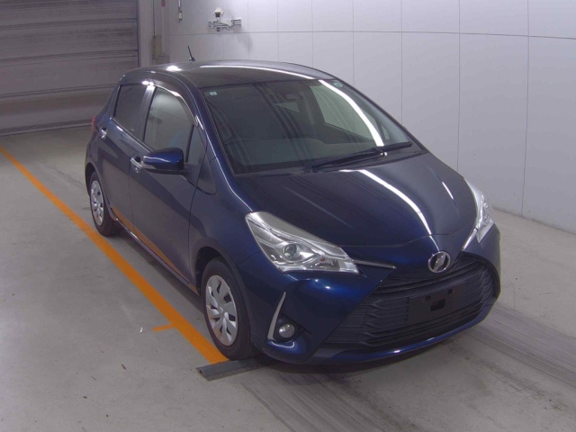 TOYOTA VITZ — фото