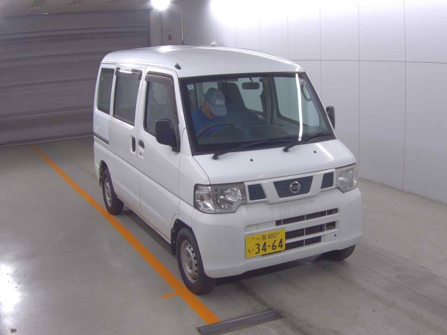 NISSAN CLIPPER — фото