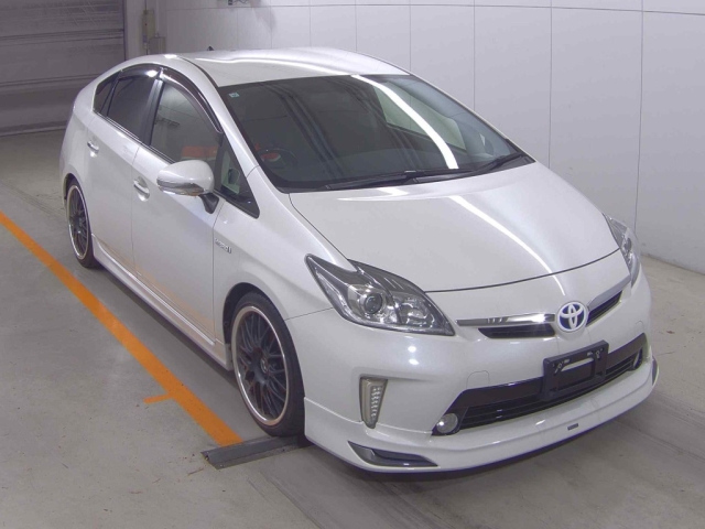 TOYOTA PRIUS — фото