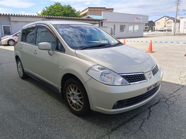 NISSAN TIIDA — фото