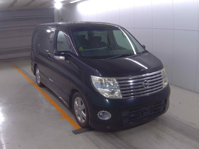 NISSAN ELGRAND — фото