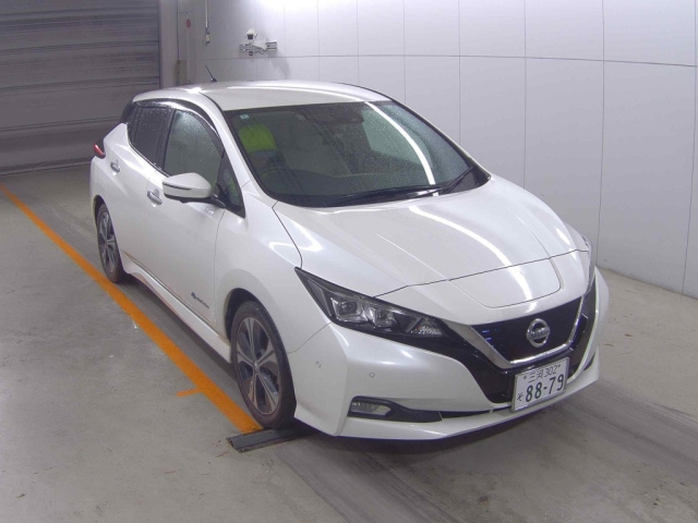 NISSAN LEAF — фото