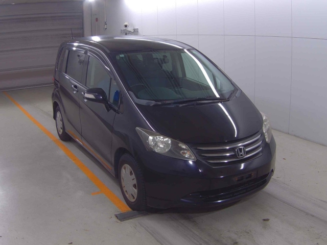 HONDA FREED — фото