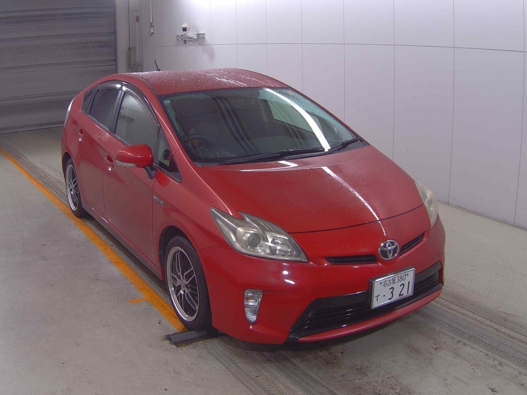 TOYOTA PRIUS — фото