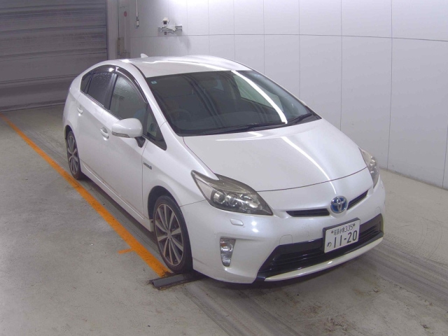 TOYOTA PRIUS — фото