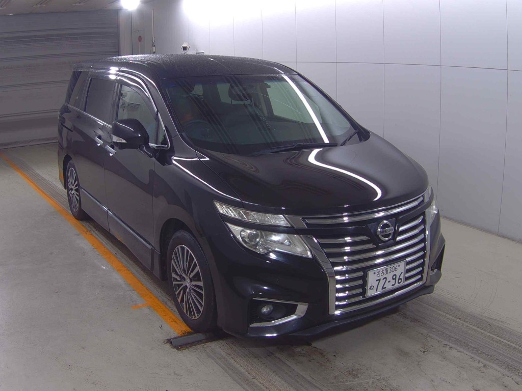 NISSAN ELGRAND — фото