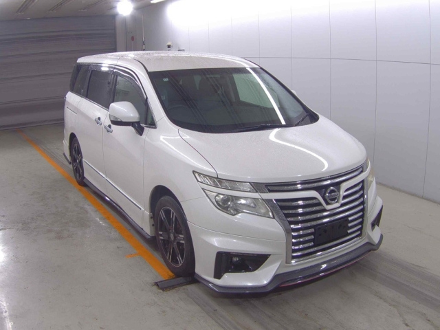 NISSAN ELGRAND — фото