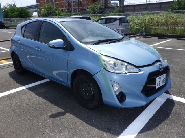 TOYOTA AQUA — фото