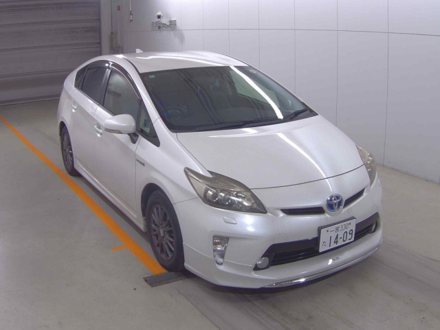 TOYOTA PRIUS — фото