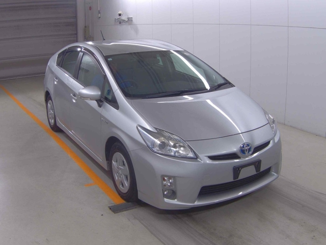TOYOTA PRIUS — фото
