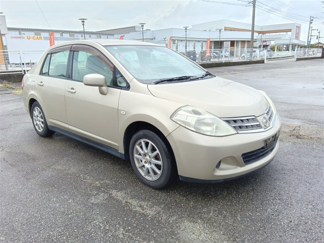 NISSAN TIIDA — фото
