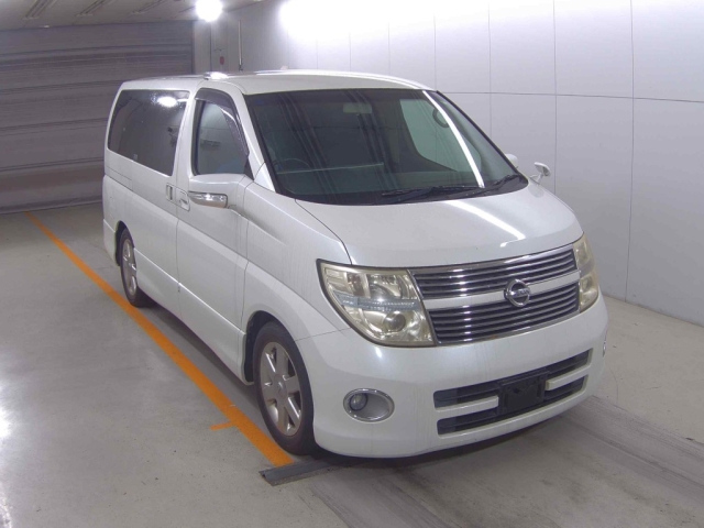 NISSAN ELGRAND — фото