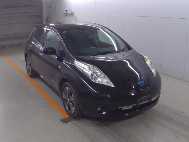 NISSAN LEAF — фото