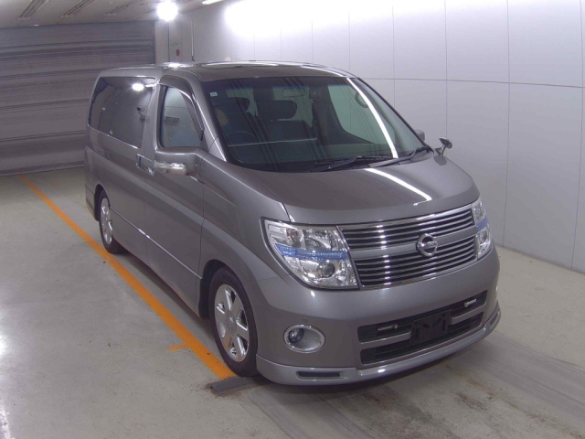 NISSAN ELGRAND — фото