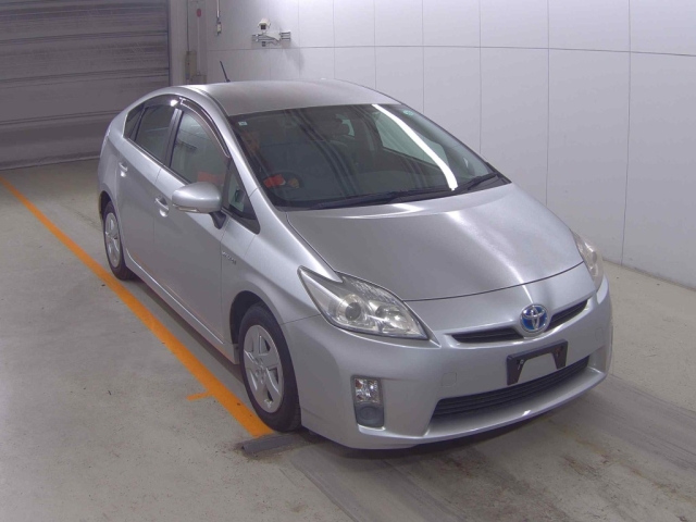 TOYOTA PRIUS — фото