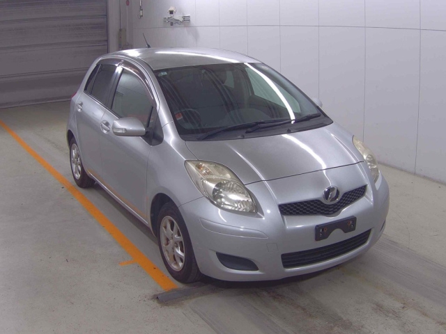 TOYOTA VITZ — фото