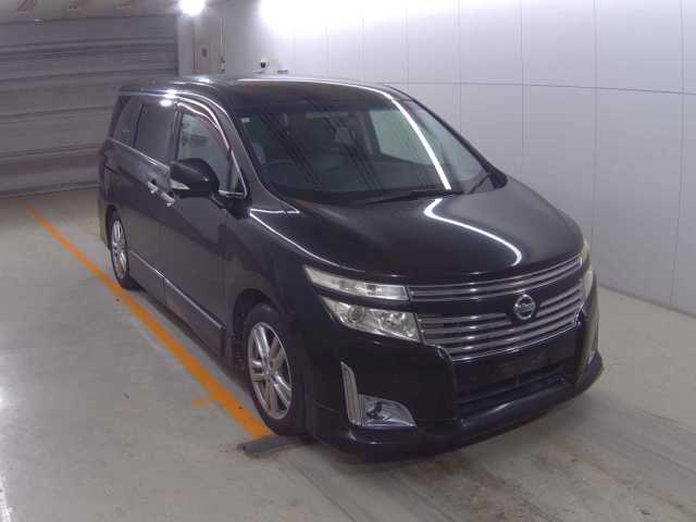 NISSAN ELGRAND — фото
