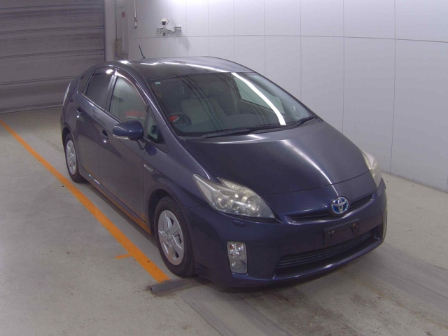 TOYOTA PRIUS — фото