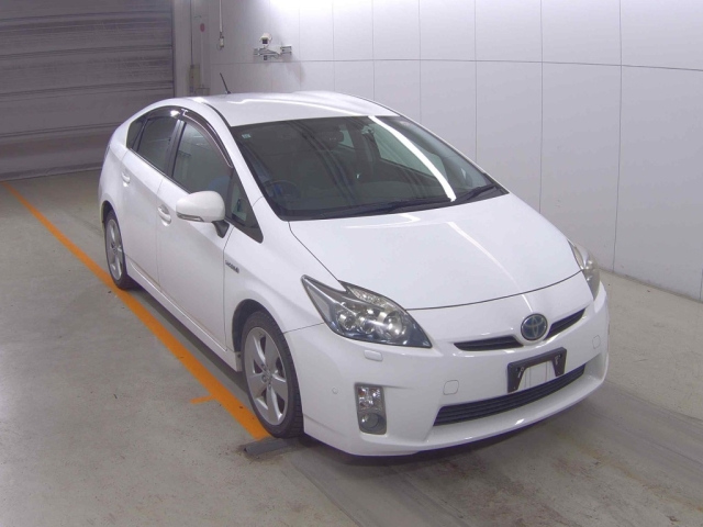 TOYOTA PRIUS — фото